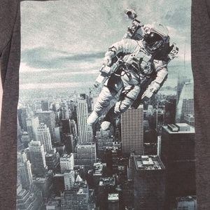 REBELS & NOMADS UNISEX SMALL GRAPHIC T-SHIRT